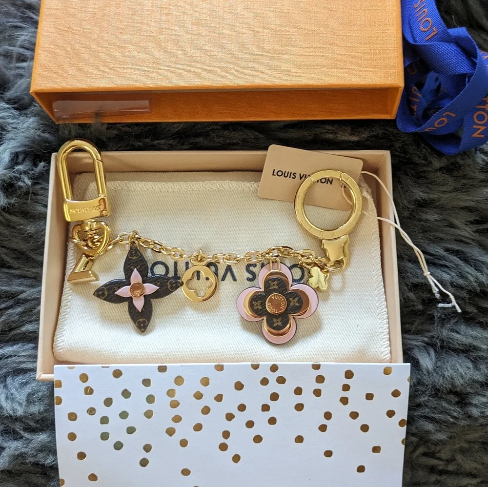 Louis Vuitton Flower Bag Charm. - Picture 12 of 13